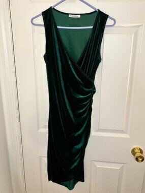Women’s Emerald Green Velvet V-Neck Sleeveless Wrap-Style Dress